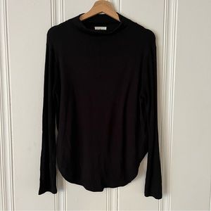 Lou & Grey mock neck long sleeve top